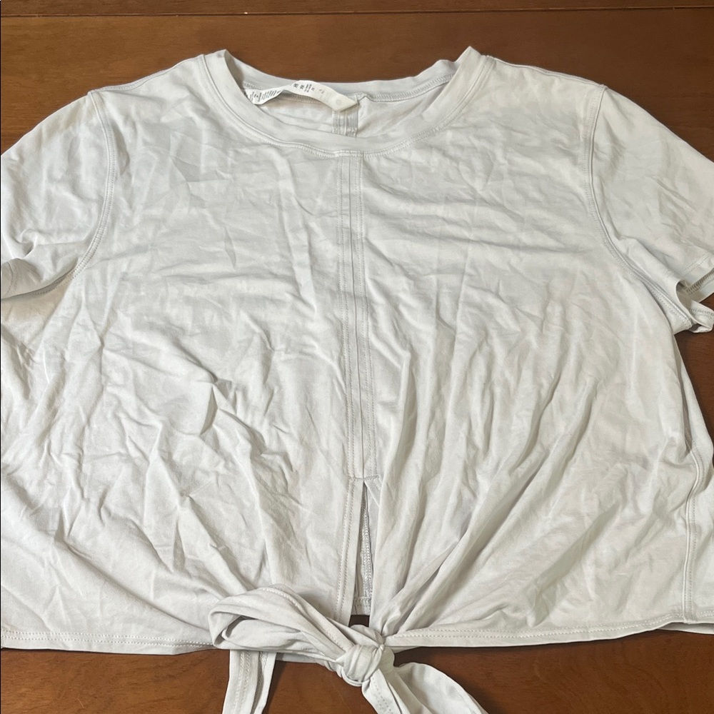 Lululemon in Sequence Short Sleeve Gray Cropped Tie-Front Women's Tee Size 8